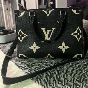 Louis Vuitton On The Go Pm. Bicolor Monogram Empreite Shoukder bag.